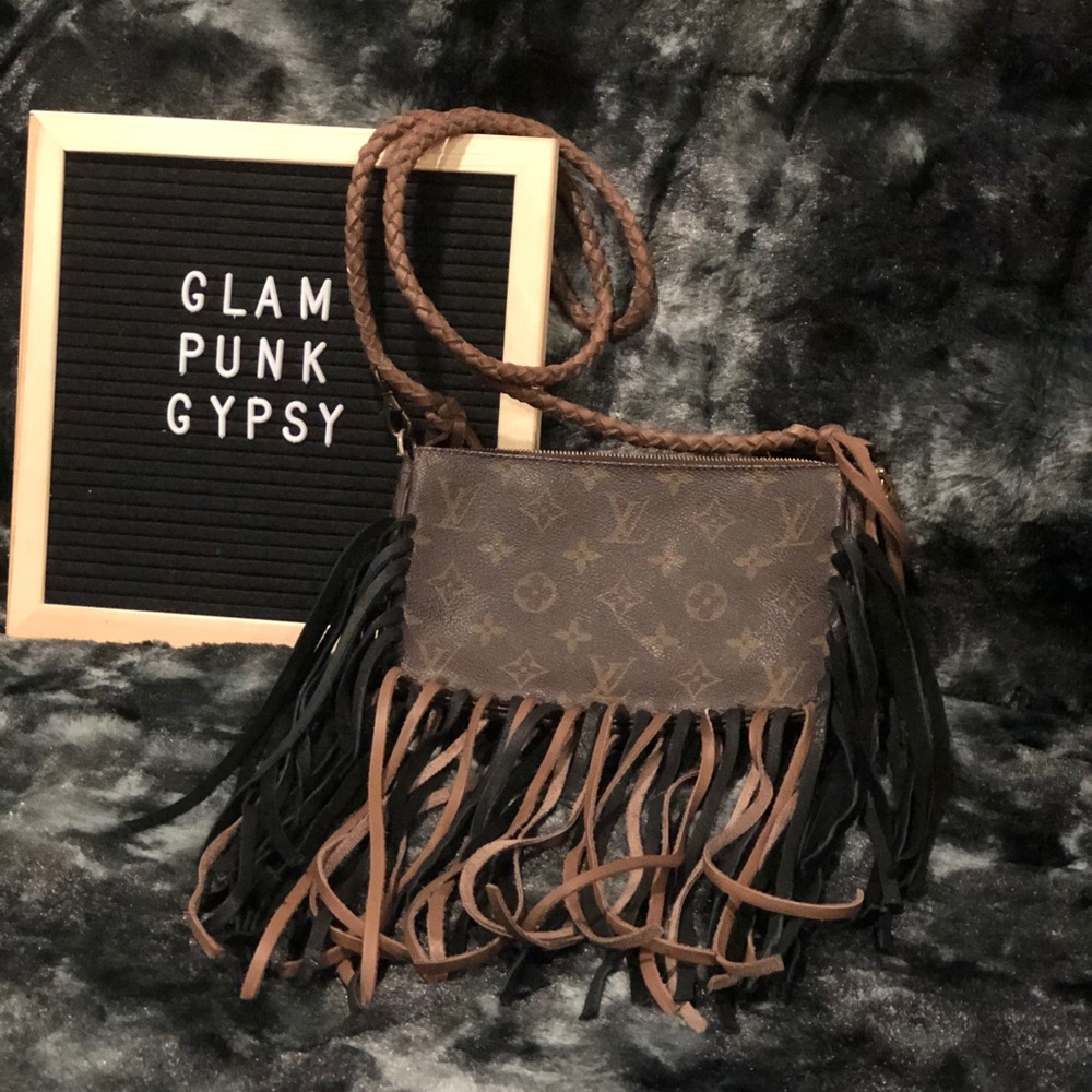 Louis Vuitton pouchette